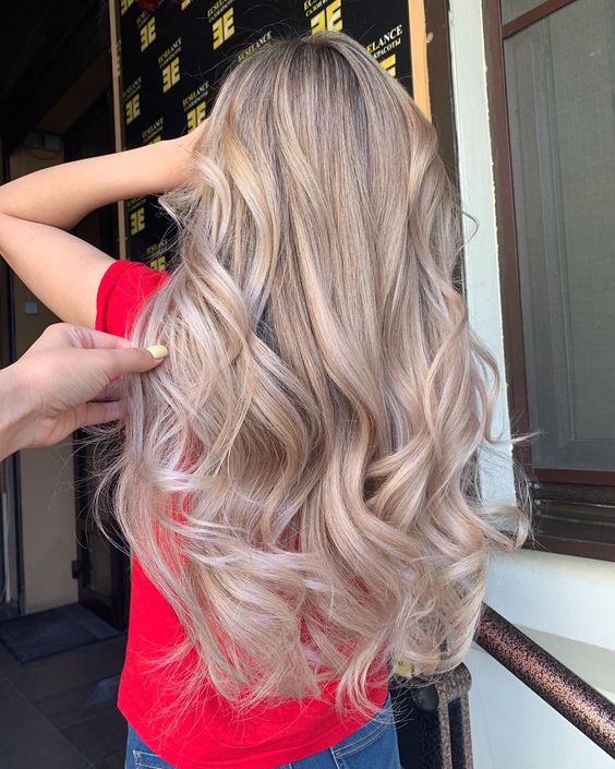 blonde hair done with airtouch technique looks beautiful and absolutely natural at the same time