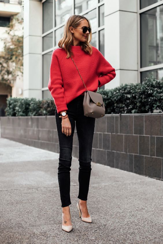 a simple holiday look with black skinnies, nude shoes, a red sweater, a grey bag is all you need for Christmas
