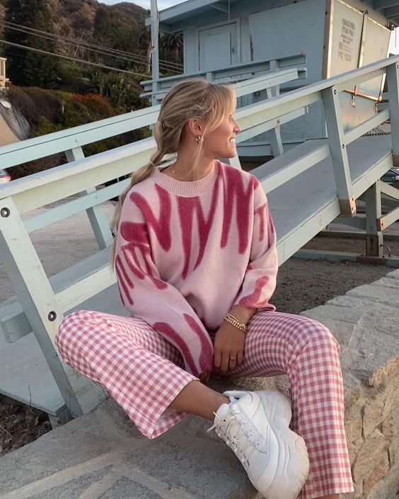 a catchy look with a light pink printed sweatshirt, pink plaid pants, white platform trainers is easy and comfy