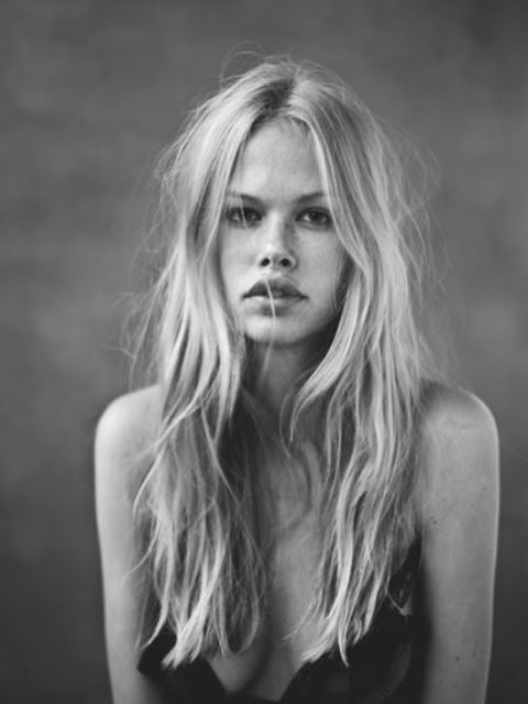 messy and textural hair down is a hot trend of this year, give your hair such a texture with sprays
