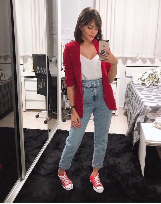 a casual date look with a white top, blue cropped jeans, red sneakers, a deep red oversized blazer