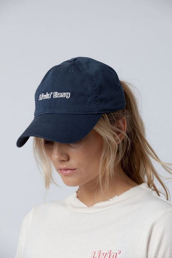 a messy high ponytail, face-framing bangs and a navy cap are a cool idea for every day, it never goe sout of style