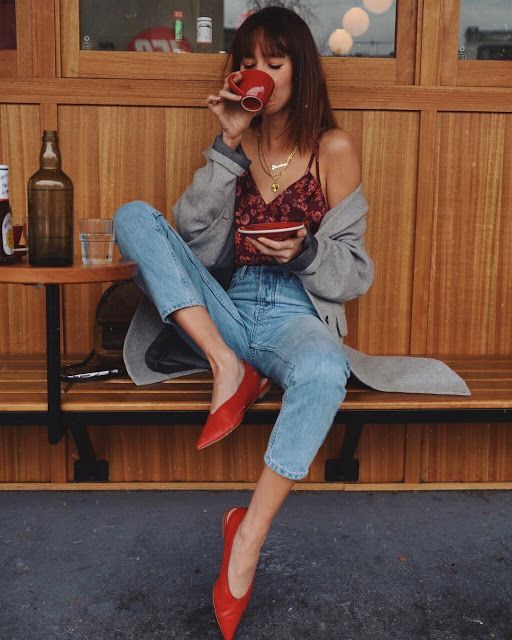 cropped light blue jeans, red vintage-inspired shoes, a colorful floral top, a grey blazer for a date