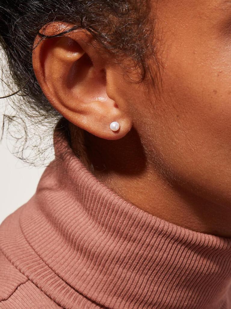 a classic white pearl stud with no metal seen is a very preppy and elegant idea for any girl