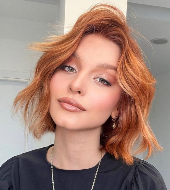 a pretty long bob done in copper shades and with ginger balayage, with volume and waves, is perfect fot the fall