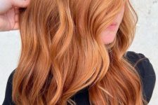 beautiful long copper locks with ginger highlights and waves is a stylish and chic idea, it looks very fall-like