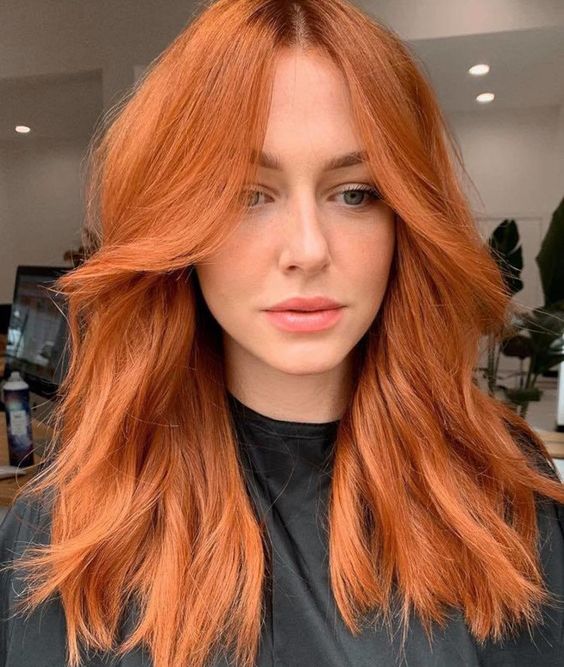 beautiful medium-length voluminous ginger hair with layers looks very fresh, modern and up-to-date