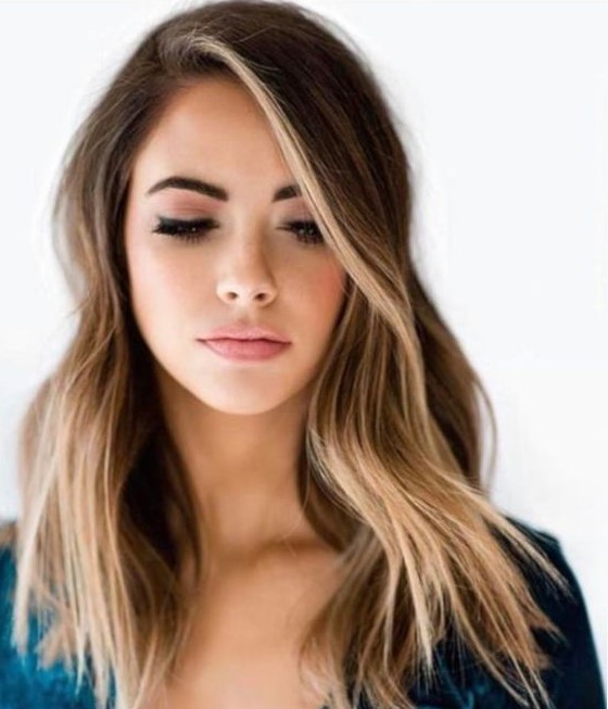 brunette hair with face framing sunkissed highlights and messy waves is a fabulous idea for the summer