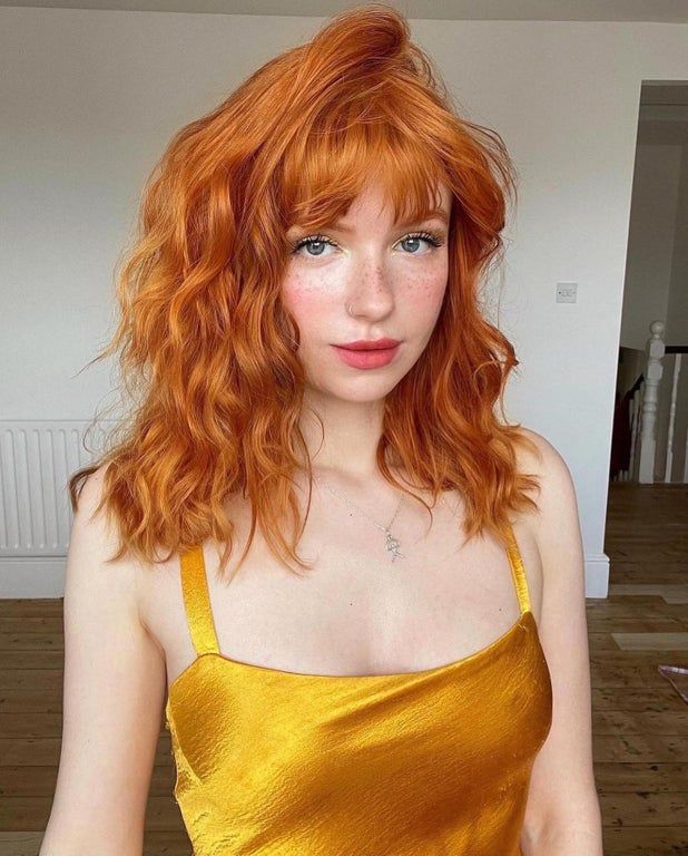 fabulous medium-length ginger hair with volume and waves is adorable, it looks very bright and eye-catching