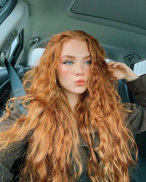 Jaw dropping long ginger hair with waves and a lot of volume is amazing, it looks absolutely spectacular