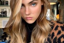 light brunette hair with sunkissed locks framing the face is a gorgeous idea to rock in summer