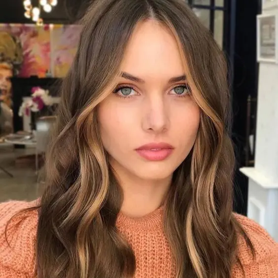 Long dark brunette hair with caramel face framing highlights, waves and a bit of volume, is amazing