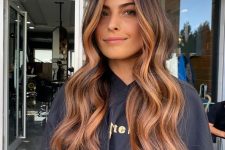 long dark brunette hair with copper balayage and face-framing highlights, volume and waves, is amazing