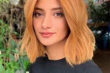shoulder-length ginger hair with a bit of volume and waves is a cool and catchy solution to rock