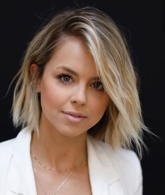 a midi rooty blonde bob with texture, volume and waves is a cool and catchy idea to rock right now