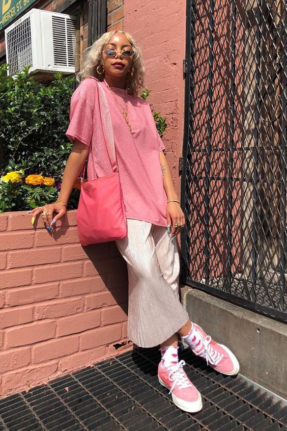 a whimsy look with an oversized pink t-shirt, a pearl pleated midi, pink sneakers and printed socks