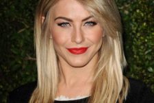 fantastic medium-length golden blonde hair with a darker root and a lot of volume is a stunning idea
