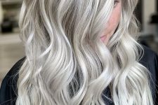 long wavy silver hair with slight balayage and volume is an adorable idea for anyone, it looks chic and delicate