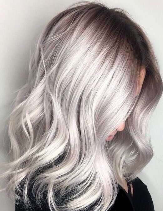 medium-length silver blonde hair with darker root, waves and volume is a chic and catchy idea, it looks very elegant and up-to-date