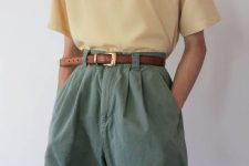 a minimalist summer outfit with a yellow t-shirt, green pleated shorts, a brown belt and necklaces is easy to realize
