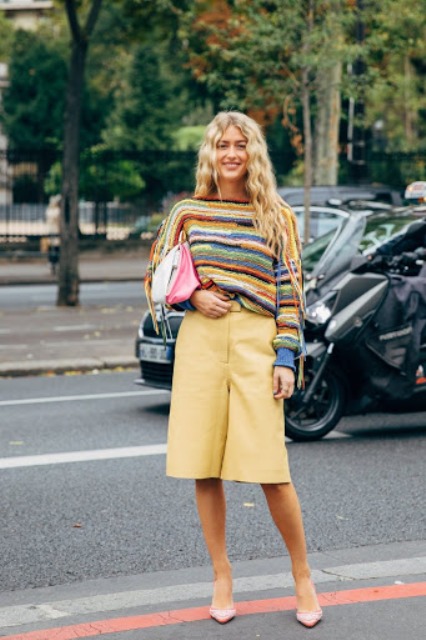 With striped sweatshirt, two colored clutch and pumps
