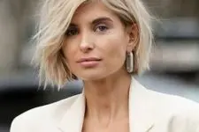 a beautiful and sunny short bob with messy beachy waves is one of the most up-to-date ideas for bow