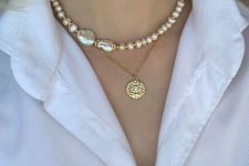 19 chic necklace layering with a baroque pearl necklace and a chain one wiht a gold coin is a stylish and trendy idea