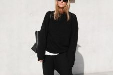28 a relaxed fall outfit wiht a white tee, a black sweatshirt and sweatpants, white ankle boots, a hat and a black tote