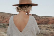 31 a cute fall look with a grey open back jumper, bleached jeans and a tan hat is very stylish and relaxed