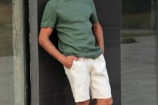 a very simple and very comfortable look with a green linen tee, neutral linen shorts, navy espadrilles is perfect