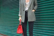 04 a printed t-shirt, black cropped jeans, silver Oxford shoes, a grey oversized blazer and a red bag for a chic look