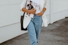 05 an elegant and trendy fall look with light blue cropped jeans, a white t-shirt, a creamy oversized blazer, checked shoes and a black bag