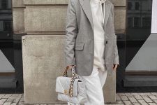 25 a comfortable fall outfit with white sweatpants, a white hoodie, a grey blazer, white sneakers and a white bag with chain