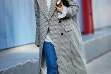 33 a refined look with an oversized spot shirt, blue cropped jeans, silver boots, an oversized plaid coat and a clutch