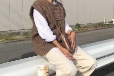 a lovely fall to winter look with a white shirt, a brown patterned vest, white trousers, brown sneakers and a bag