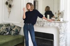 a navy oversized cashmere sweater, blue jeans, two tone shoes for a very simple and cool everyday look