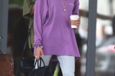 31 a simple and stylish fall look with a purple oversized sweatshirt, light blue jeans, white shoes and a black bag