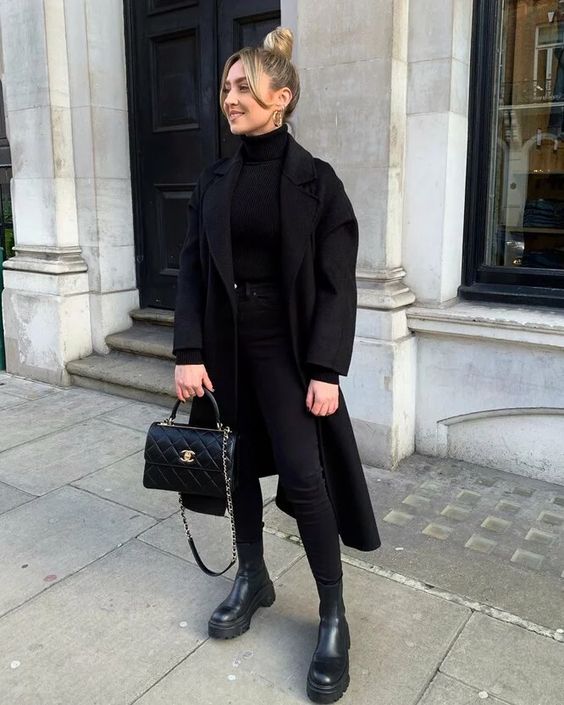 a black turtleneck, skinnies, platform boots, a bag and a midi coat for a comfrotable fall look
