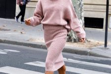 22 a gorgeous glam outfit with a pink ribbed suit – an oversized sweater and a midi skirt and snakeskin print shoes