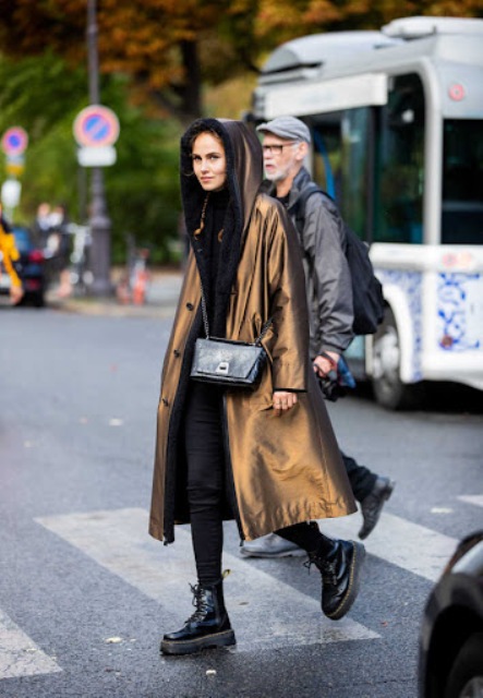 With metallic hooded midi coat, black skinny pants, chain strap bag and black shirt
