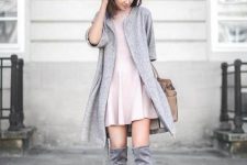 With pale pink mini dress, beige tote bag and gray short sleeved long cardigan