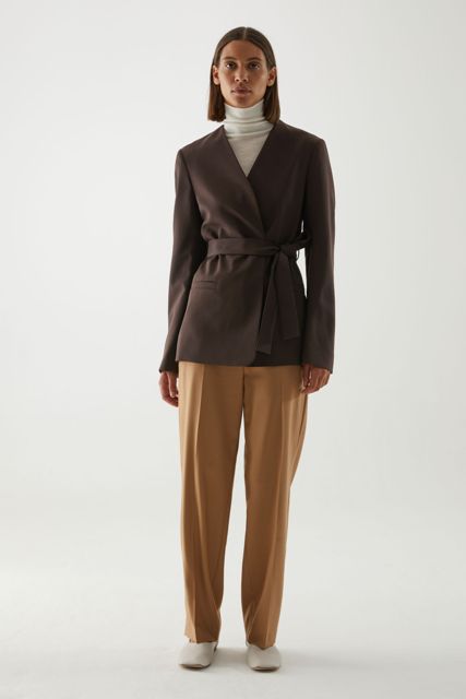 With white fitted turtleneck, light brown loose trousers and white flat shoes