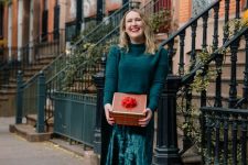a dark green jumper, a matching velvet skirt, red pumps will do for both a date or a party and work