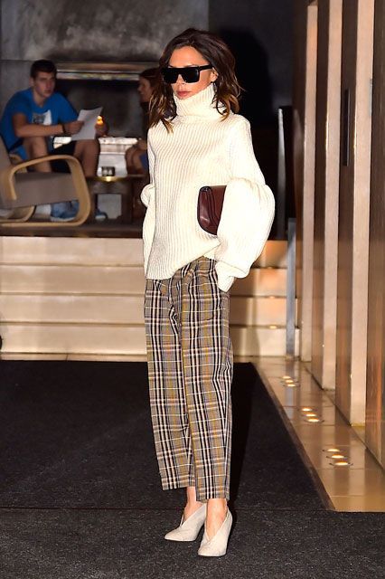a minimalist and elegant winter work look with a creamy turtleneck sweater, beige plaid trousers, creamy shoes and a burgundy bag