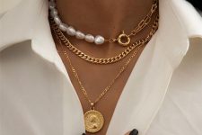 gorgeous layered necklaces – a gold chain and baroque pearl one, a chunky and a delicate chain with a coin