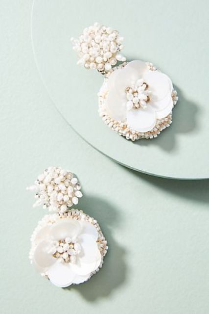 a cute pearls jewelry piece