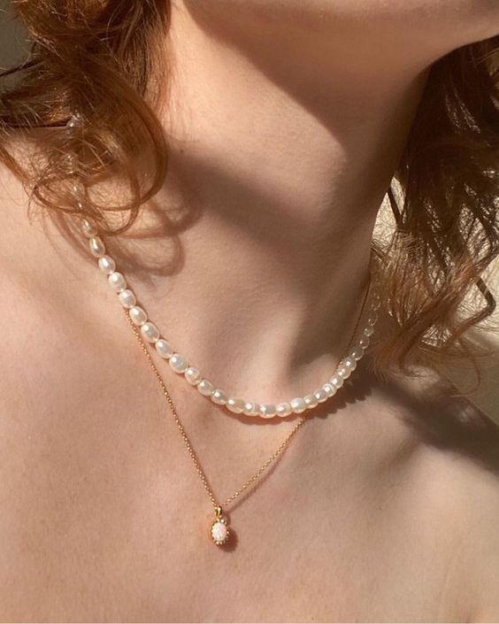 layered necklaces - a baroque pearl one and a delicate gold chain with a pink pendant for a very feminine and delicate look