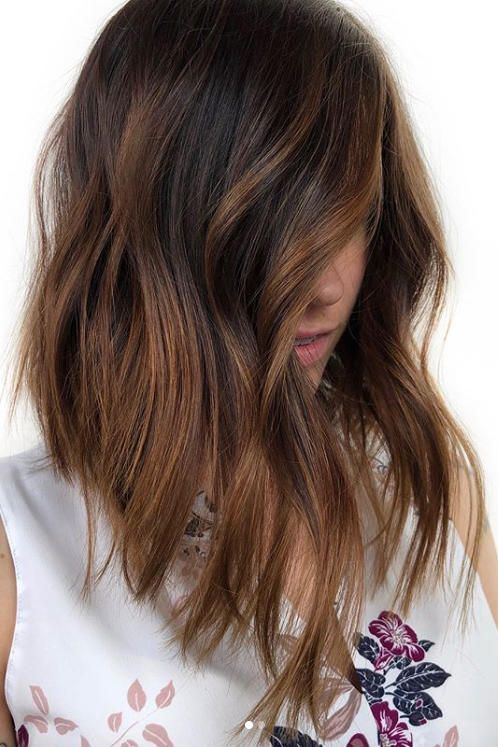 wavy and textural cold brew hair with caramel balayage starting in the middle and with money piece is a lovely idea