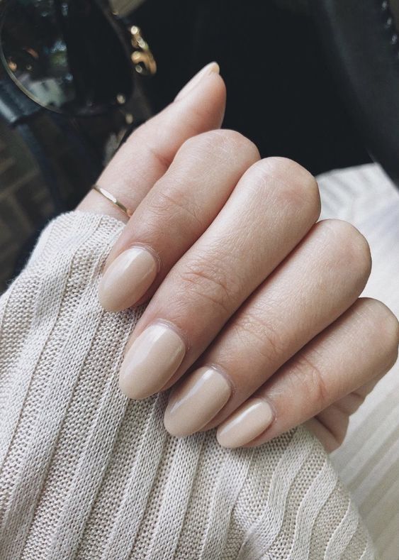neutral nails of a rounded shape are a great solution for any season and they look fresh, yet not too crispy