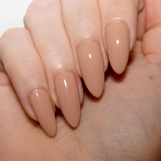 gorgeous nude nails with a reddish tone are a very chic and warm idea of nudes and neutrals to go for